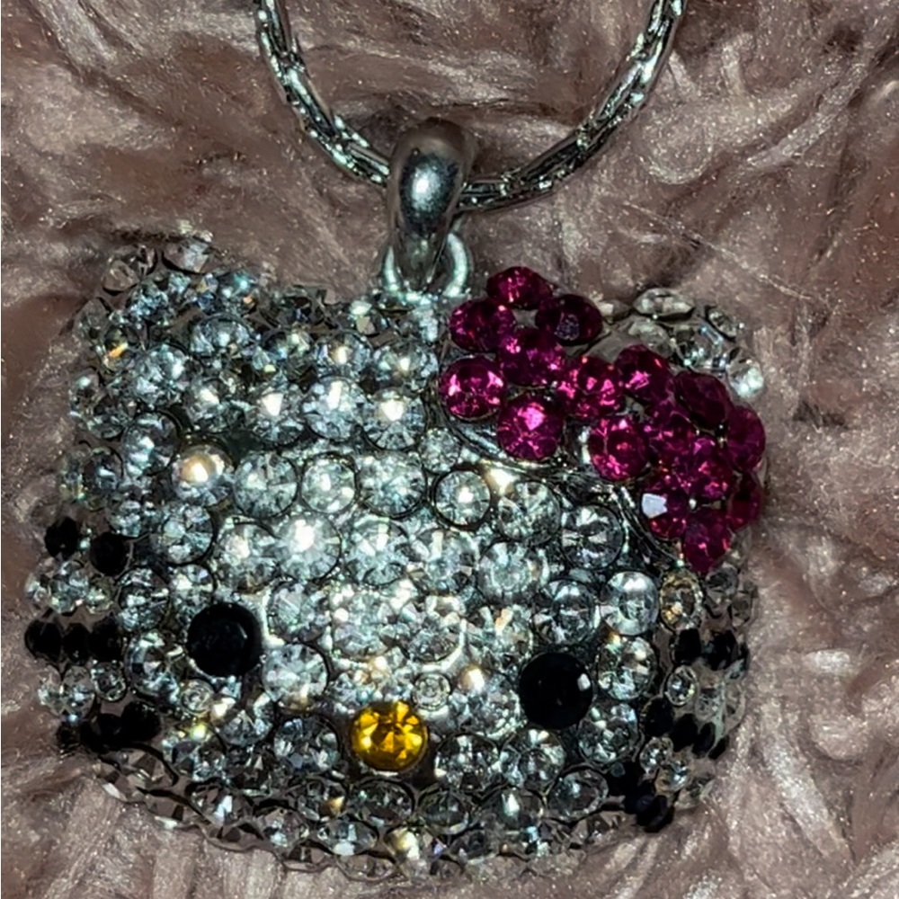 Bling hello Kitty necklace, bow is color red/magenta . Super cute!